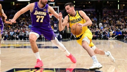 星空体育app下载-国产品牌再添一人~名记：麦康纳近期签约安踏 比赛中上脚欧文战靴