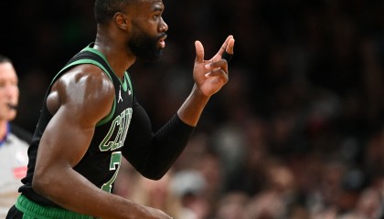 星空体育app官方网站-传球进化中！杰伦·布朗送出12次助攻 创常规赛生涯纪录