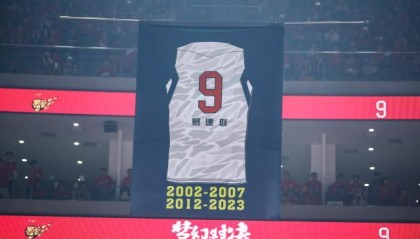 星空体育app下载-【现场】9号球衣高悬之后，易建联迎来了“复出”之战