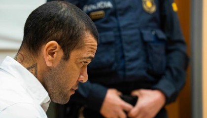 强奸罪成立，阿尔维斯被判刑四年零六个月