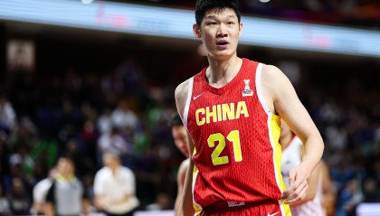 在亚洲杯所有首发球员中，胡金秋登顶投篮命中率＆两分球命中数榜单